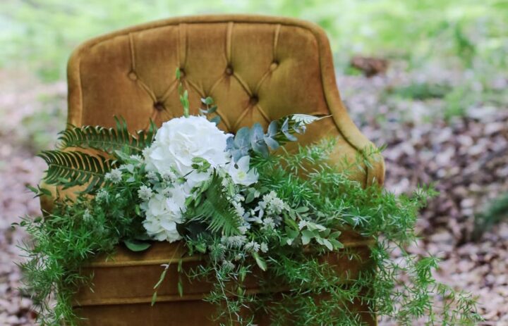  bouquet-de-saison-cascade-feuillage-blanc 