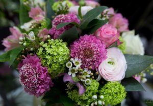 Bouquet de saison Fuschia vert et blanc