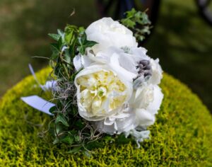 Bouquet de mariée de pivoines blanches