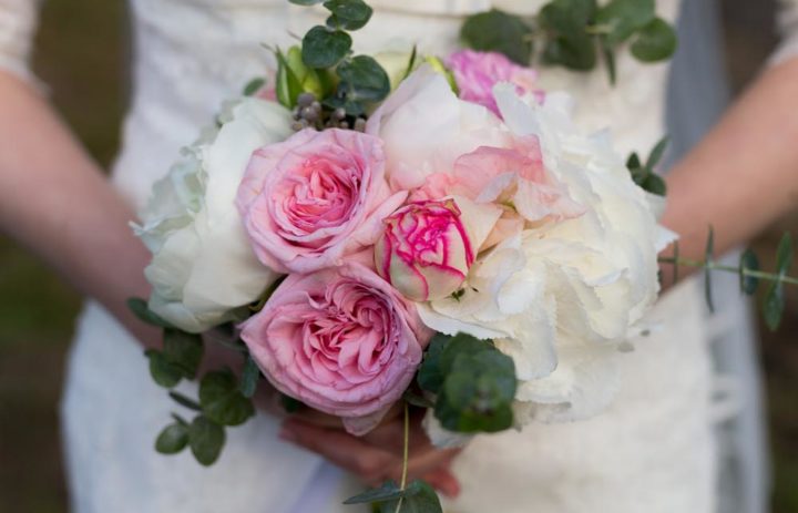  bouquet-mariee-romantique-rose-pivoine-blanche-eucalyptus 