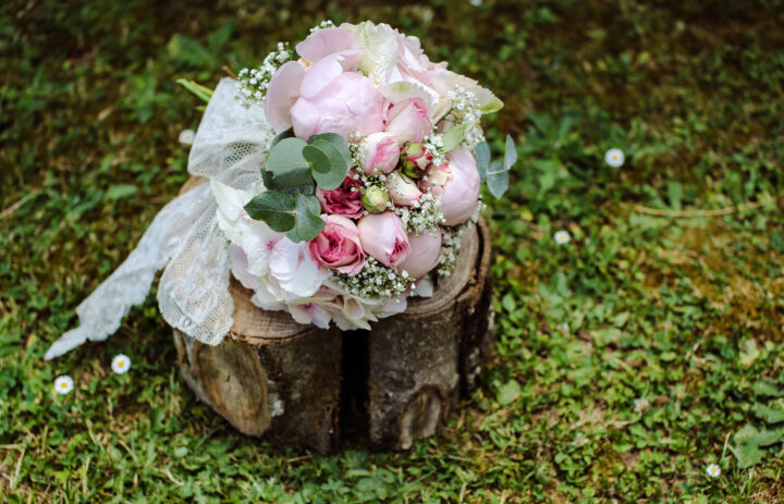  bouquet-mariee-roses-eucalyptus-fleuriste-marylene-louis 