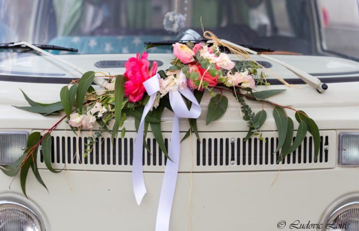  decoration-capot-voiture-mariage-pivoine-corail 