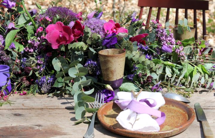  decoration-centre-table-mariage-violet 