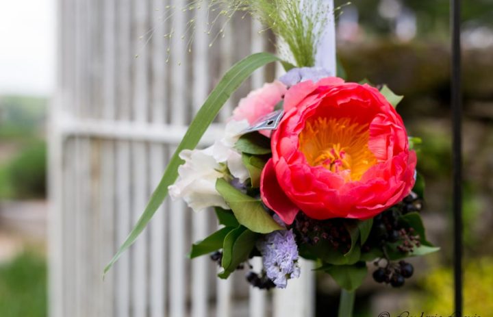  decoration-entree-mariage-vintage-corail-pivoine 