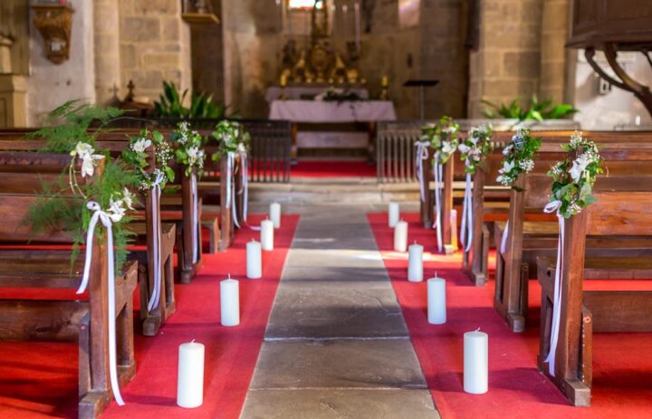  decoration-mariage-eglise-couronnes-lierre 