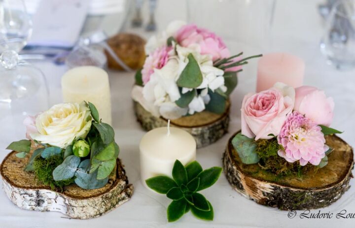  decoration-table-fleurie-mariage-romantique-roses-blanches-roses 