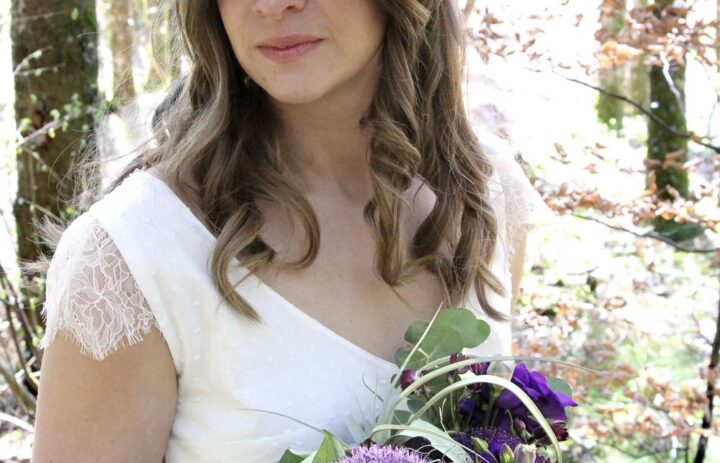  mariee-en-violet-couronne-fleurs-bouquet 