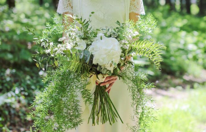  mariee-foret-couronne-grand-bouquet-blanc-vert 