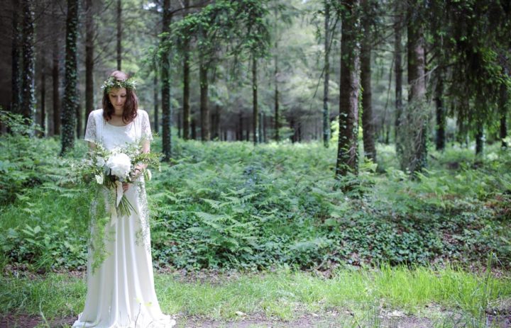  mariee-grand-bouquet-blanc-et-vert-shooting-inspiration-mariage-nature 